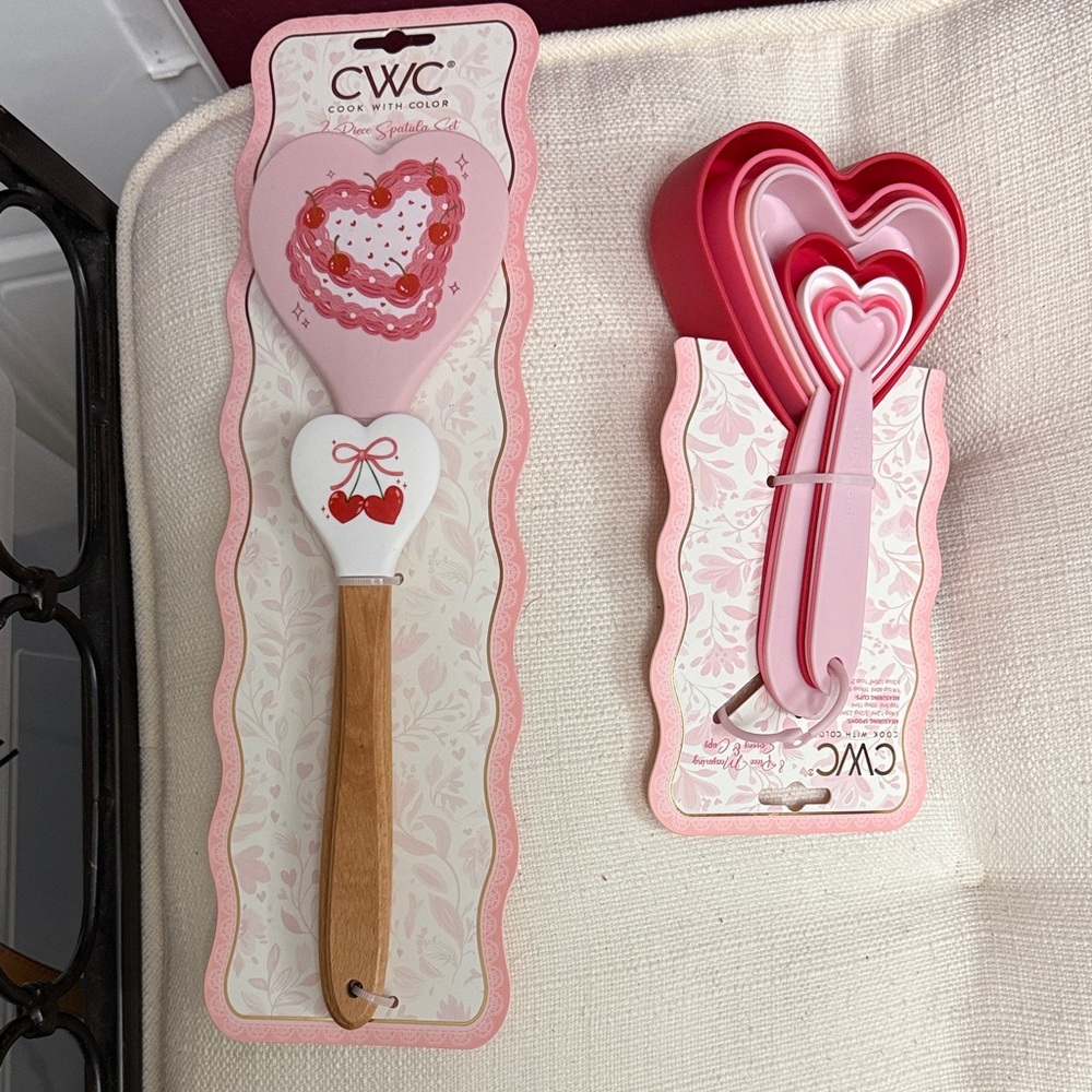 CWC Pink Heart Silicone Spatula and Measuring Cups Set